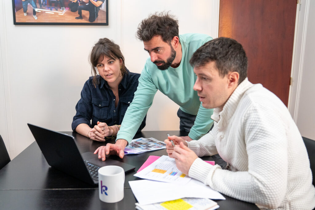 équipe de vidéastes professionnels