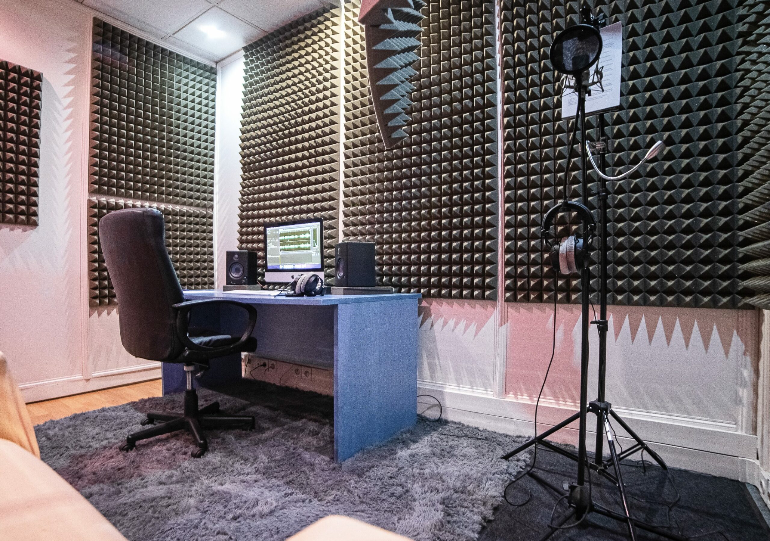 studio voix off