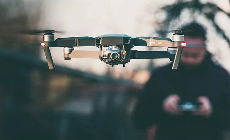 le drone est un matériel de production vidéo aérienne